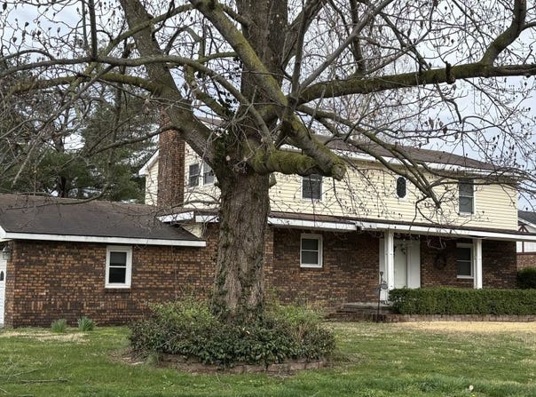 1308 East State St, Charleston, MO 63834