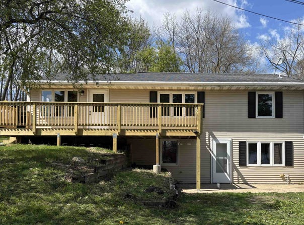 W9334 Bluff Lane, Cambridge, WI 53523