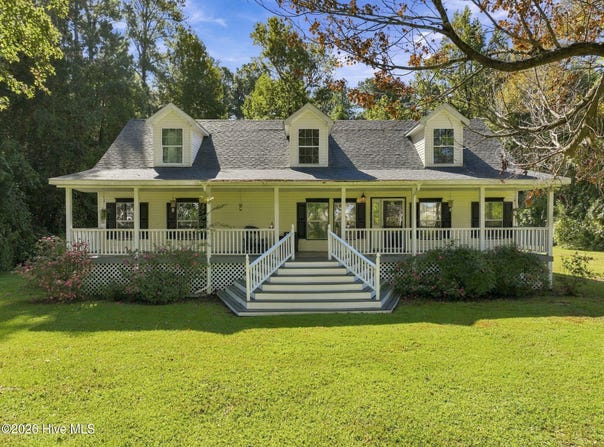 215 Jonaquins Drive, Beaufort, NC 28516