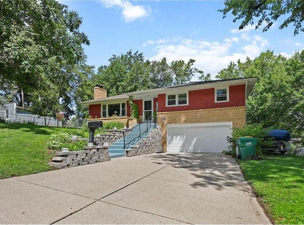 7008 Hill Place N, Crystal, MN 55427