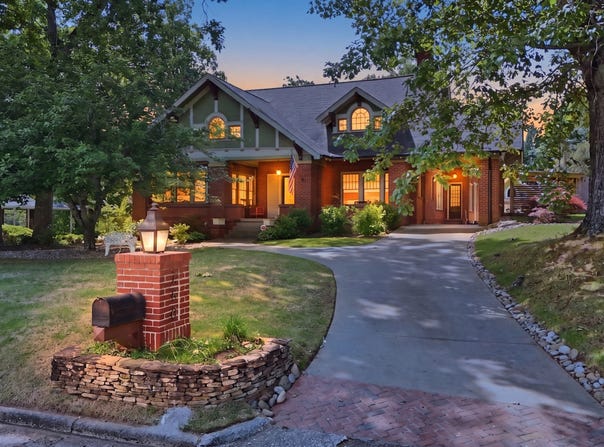 760 E Tugalo Street, Toccoa, GA 30577
