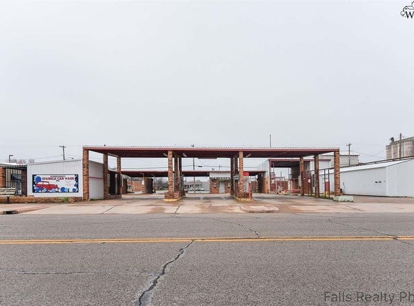 124 E 3RD STREET, Burkburnett, TX 76354
