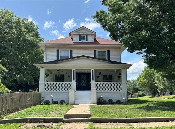 309 College Street, Paola, KS 66071