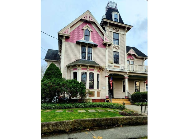 8 Jarves Street, Sandwich, MA 02563