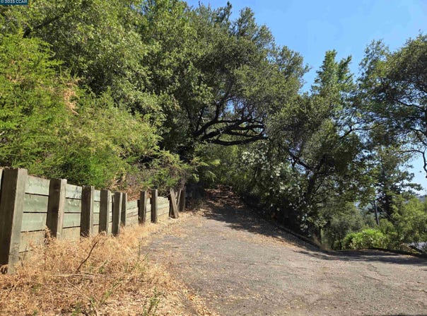 100 Black Log Rd, Kentfield, CA 94904