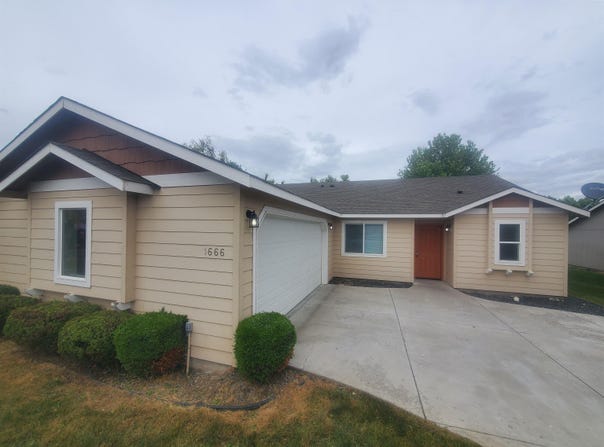 1666 Cactus Loop, Richland, WA 99352