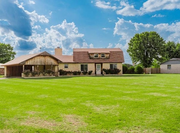 503 N Sheb Wooley Avenue, Erick, OK 73645