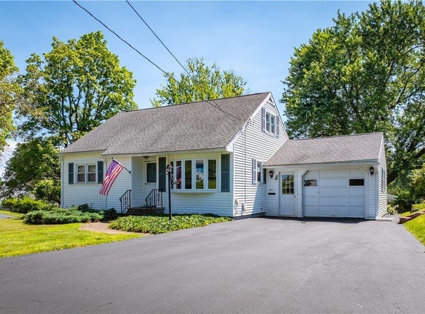 401 Pinewood Drive, Utica, NY 13502