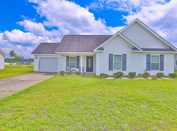 321 Millbrook Cir, Galivants Ferry, SC 29544