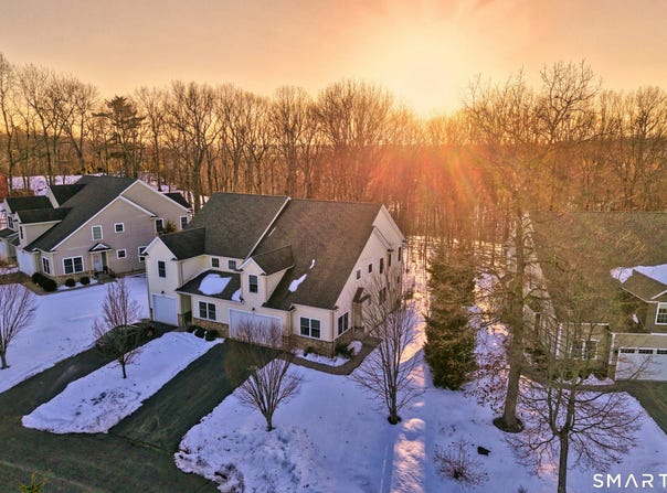 101 Turtlebrook Lane, Bristol, CT 06010