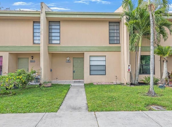 9220 NW 14th St, Pembroke Pines, FL 33024