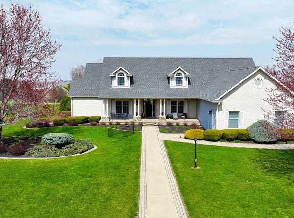 17627 Grandview Drive, Sterling, IL 61081