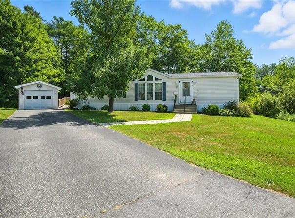 11 Tammy Lane, Lewiston, ME 04240