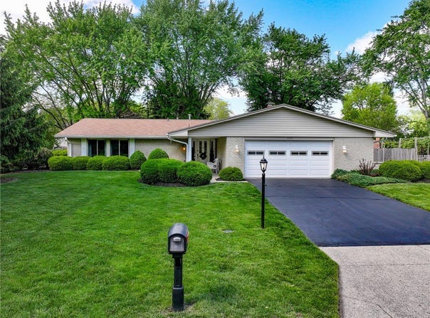 1135 Clintshire Drive, Centerville, OH 45459