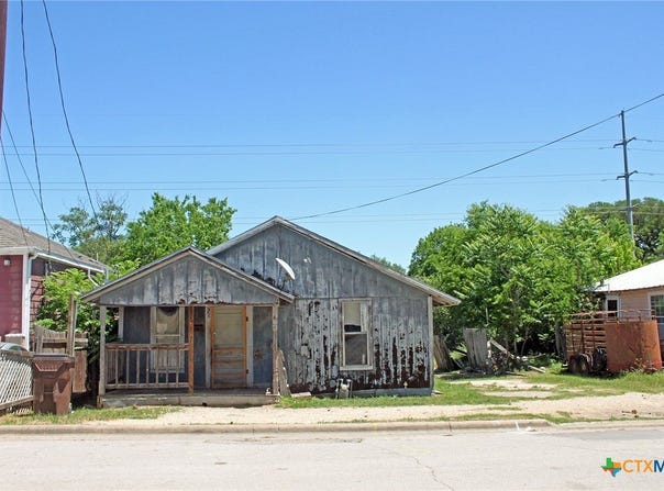 730 Chihuahua Street, Lockhart, TX 78644