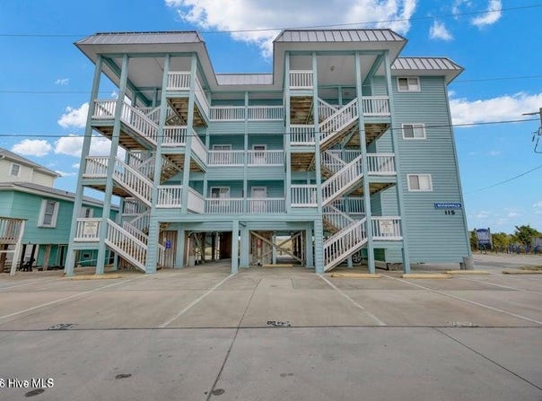 115 Carolina Beach Avenue S, Carolina Beach, NC 28428