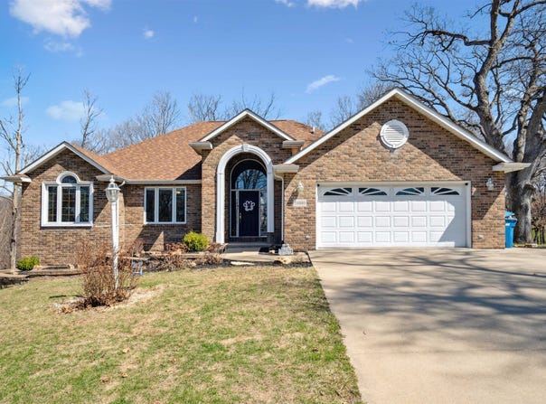 11010 Parrot, Peosta, IA 52068