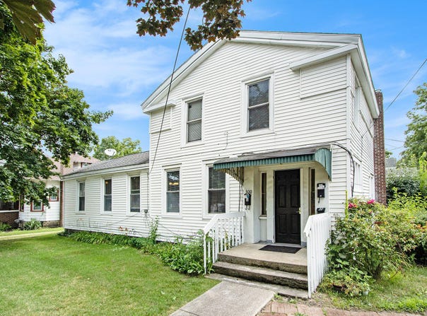 300 N Kalamazoo Street, Paw Paw, MI 49079