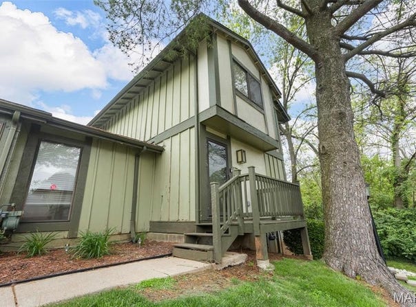 11148 Whispering Oaks Drive, St Louis, MO 63136