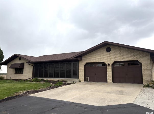 18067 DEE MAC Road, Mackinaw, IL 61755