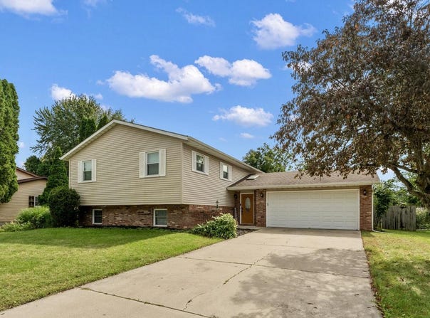 301 Primrose Circle, Chesterton, IN 46304