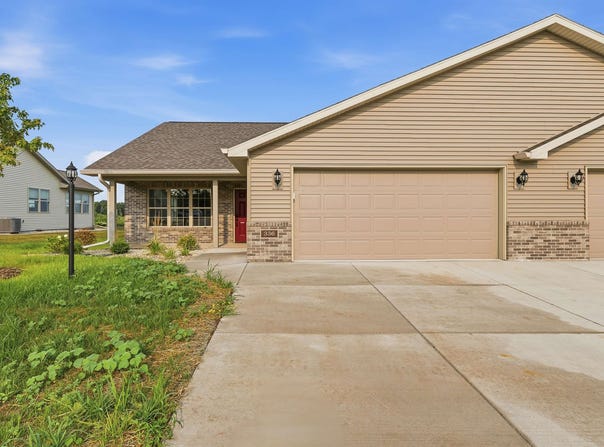 336 TWILIGHT Trail, FOND DU LAC, WI 54937-7545