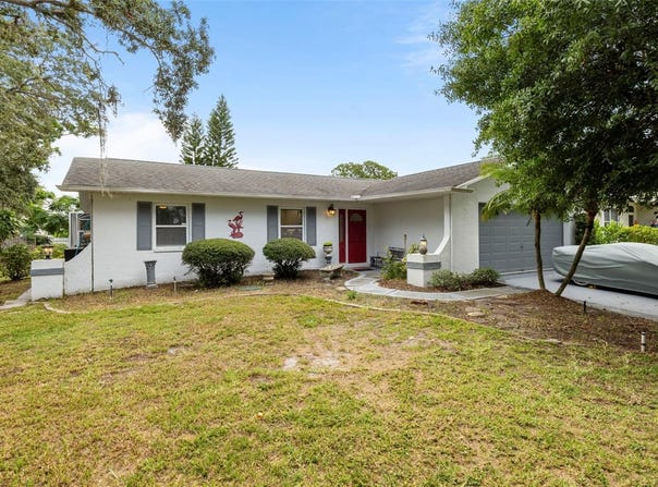 818 EUNICE DRIVE, TARPON SPRINGS, FL 34689