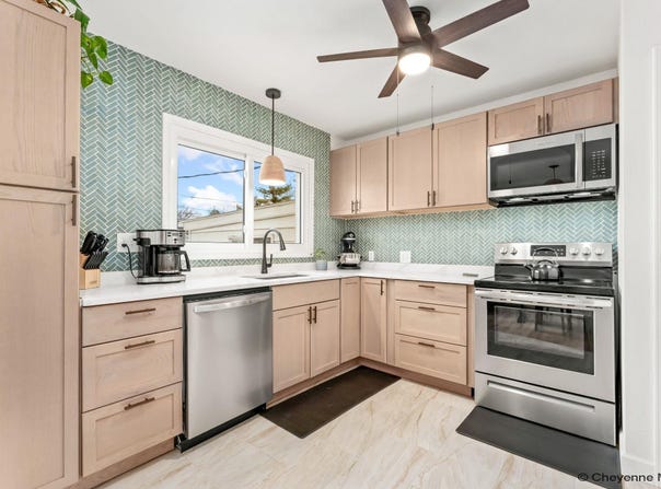 2960 HENDERSON DR, Cheyenne, WY 82001