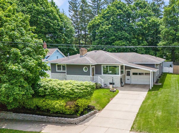 395 4th Street, Manistee, MI 49660