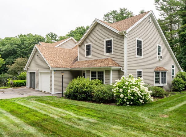 24 Meadow Lane, Freeport, ME 04032