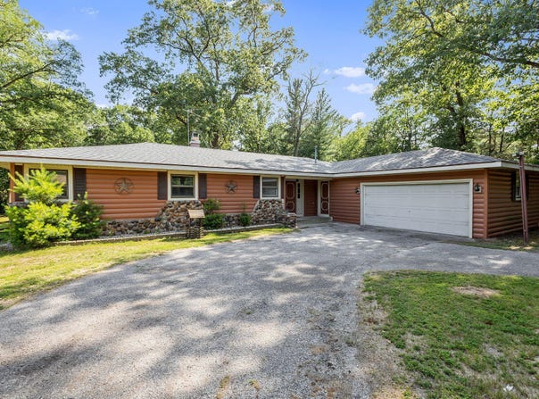 5607 E 1112 N, DeMotte, IN 46310