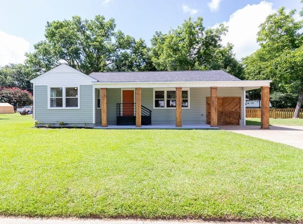 111 W Clinton, Athens, TX 75751