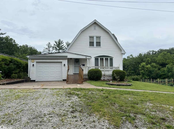 1220 Elm Street, Hamilton, IL 62379