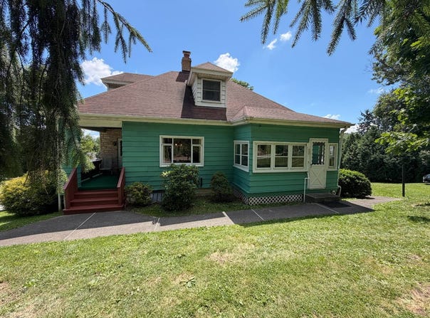 302  Morningside Dr, Latrobe, PA 15650