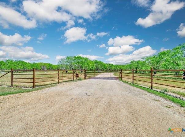 1035 County Road 112, Cost, TX 78614