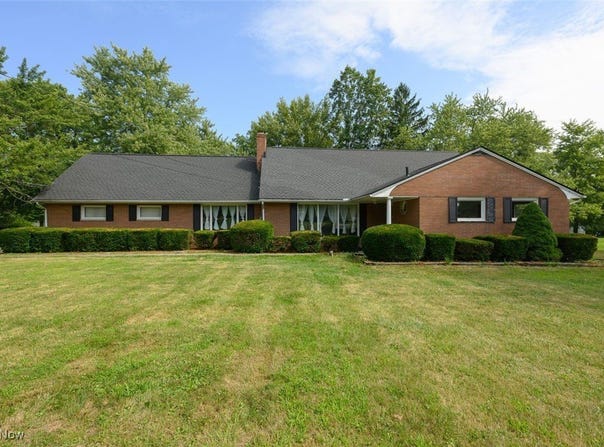 715 Highland Park Drive, New Franklin, OH 44319