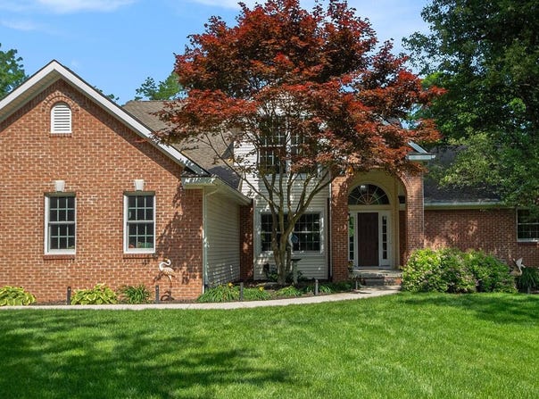 9503 Rolling Greens Drive, Pinckney, MI 48169