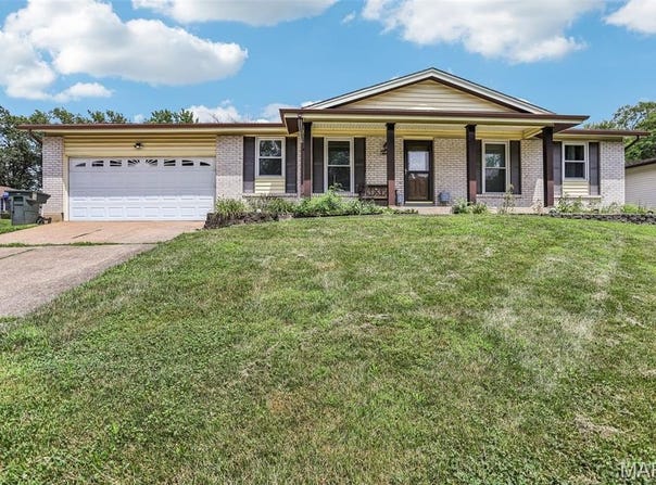 10 W Meadow Drive, St Peters, MO 63376
