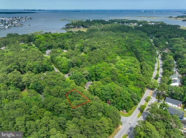 201 CHARLESTON ROAD, OCEAN PINES, MD 21811
