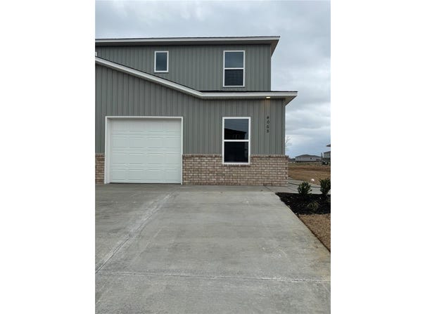 406 B W Cloud Drive, Siloam Springs, AR 72761