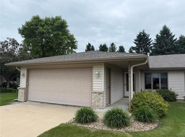101 Lillie Lane SE, Pine Island, MN 55963