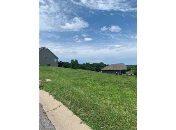 2711 Meadow Ridge Drive, St Joseph, MO 64504