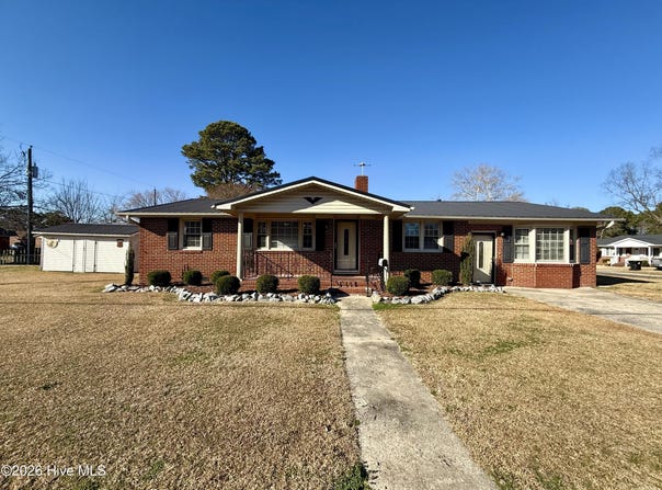 200 First Street, Williamston, NC 27892