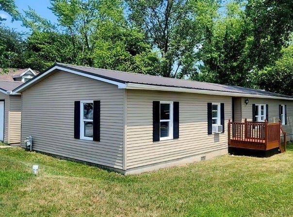 8198 E Mcclintic Road, Syracuse, IN 46567