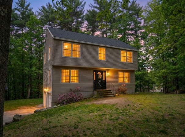 12 Monroe Drive, Naples, ME 04055