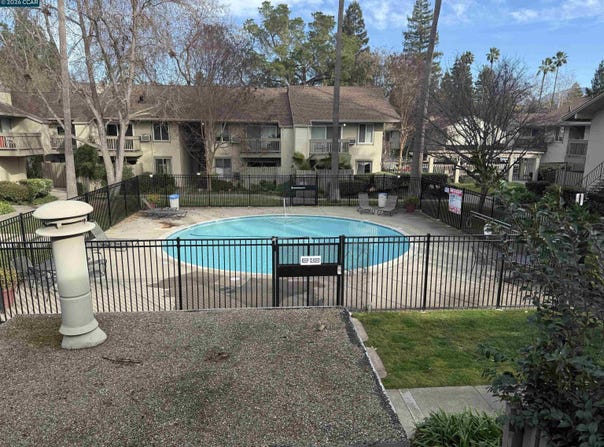 2564 Walnut Blvd, Walnut Creek, CA 94596