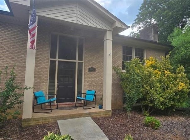 192 Queens Court, Clemmons, NC 27012