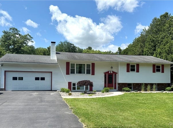 9 Homestead Road W, Kirkland, NY 13323