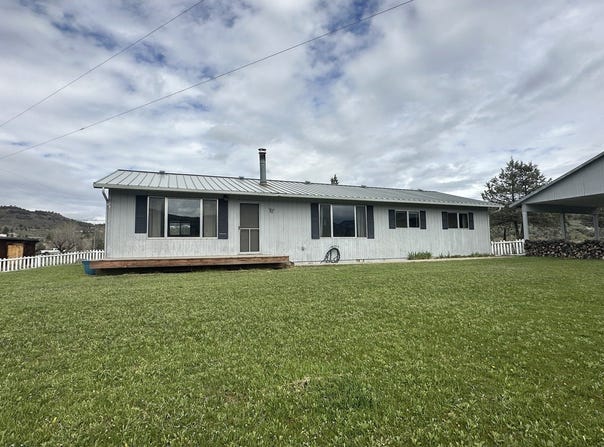703 BROADWAY St, Spray, OR 97874