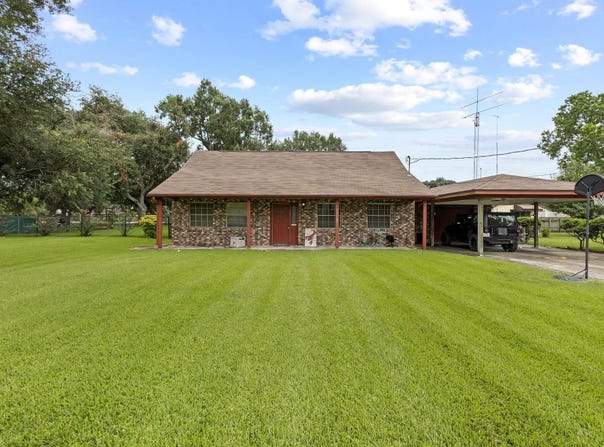 6840 Hansen Street, Groves, TX 77619